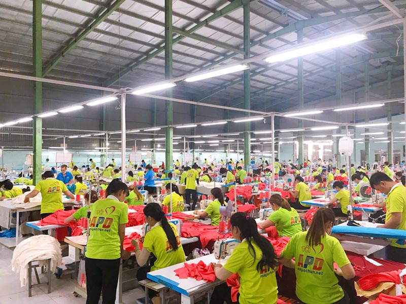 Nhận máy áo gió đồng phục và áo khoác giá rẻ.