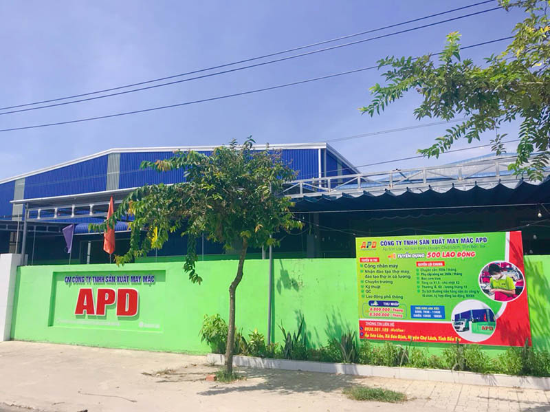 Nhà máy hơn 600 lao động may áo gió xuất khẩu