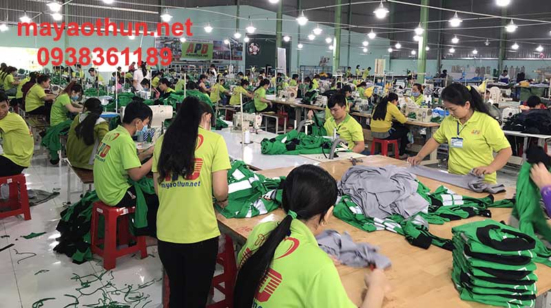 Đến xem xưởng chúng tôi may gia công áo gió, may áo khoác baby, may gia công áo gió