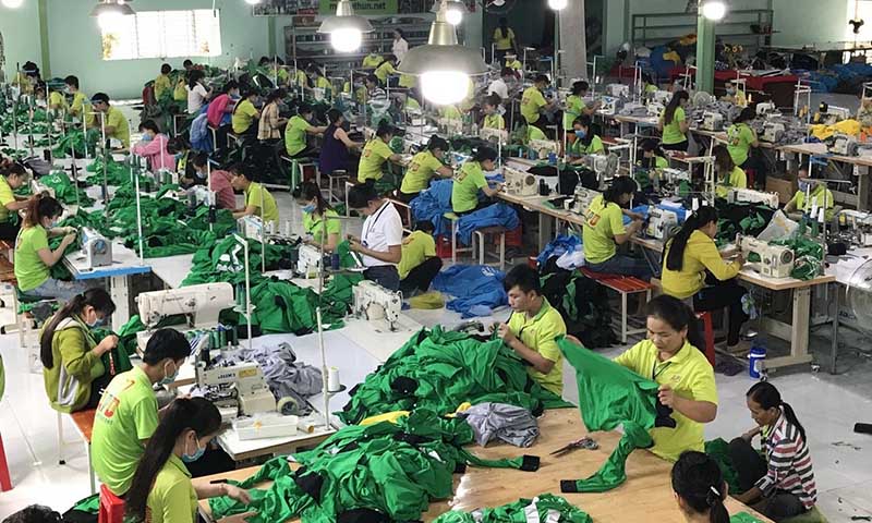 Xưởng may áo gió giá gốc